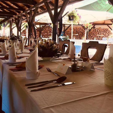 Restaurant A Penzion Pod Draci Skalou Karlštejn Dış mekan fotoğraf