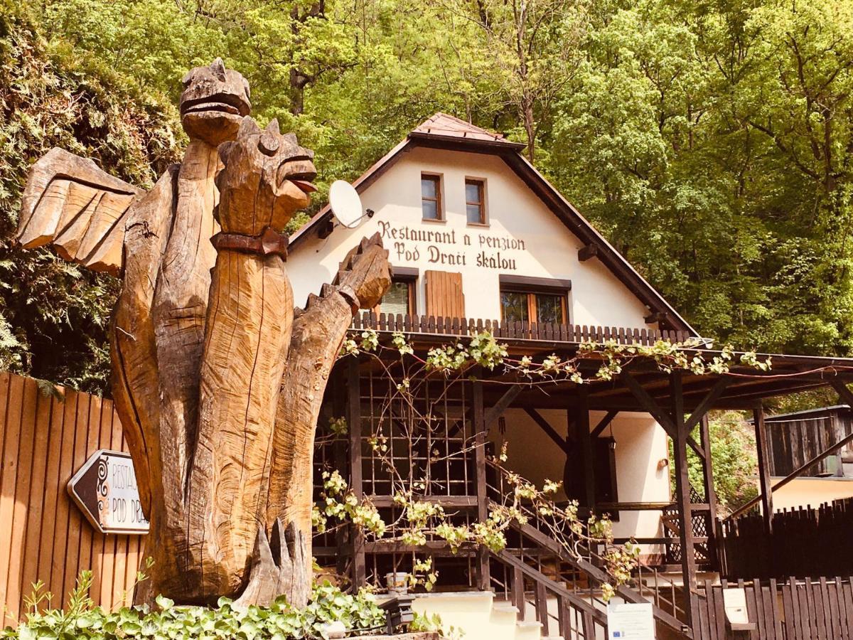 Restaurant A Penzion Pod Draci Skalou Karlštejn Dış mekan fotoğraf