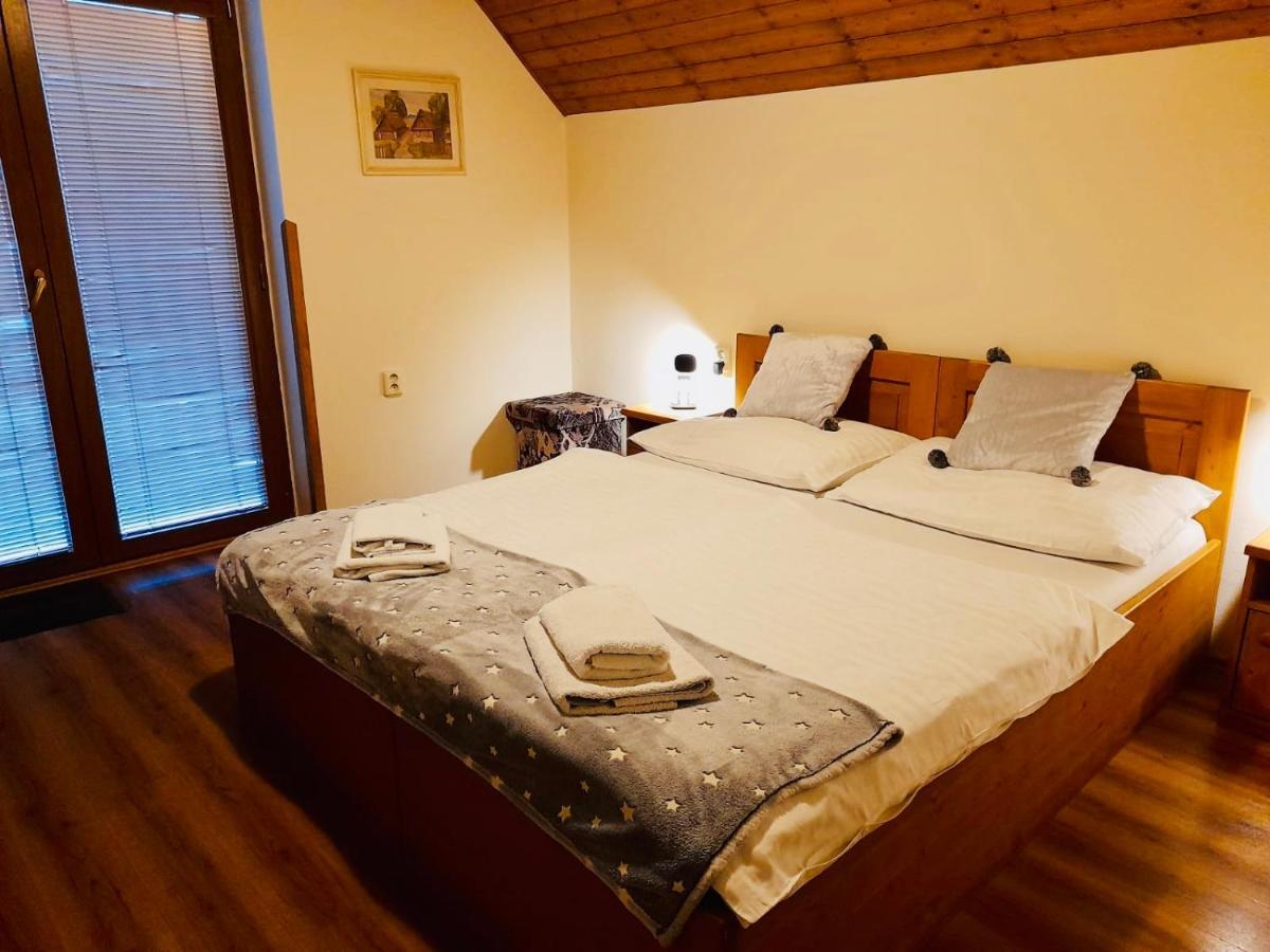 Restaurant A Penzion Pod Draci Skalou Karlštejn Dış mekan fotoğraf