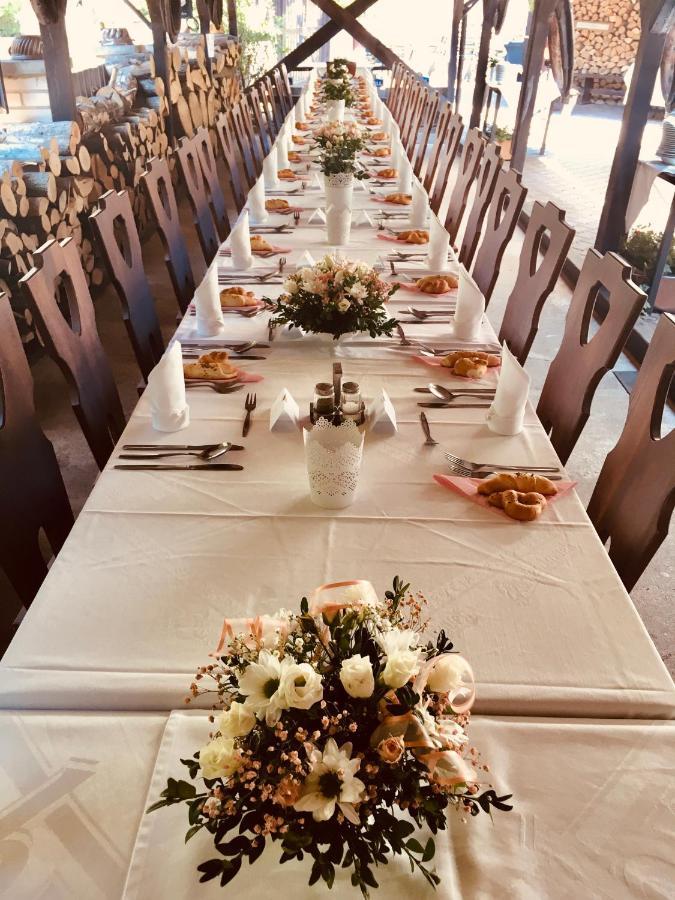 Restaurant A Penzion Pod Draci Skalou Karlštejn Dış mekan fotoğraf