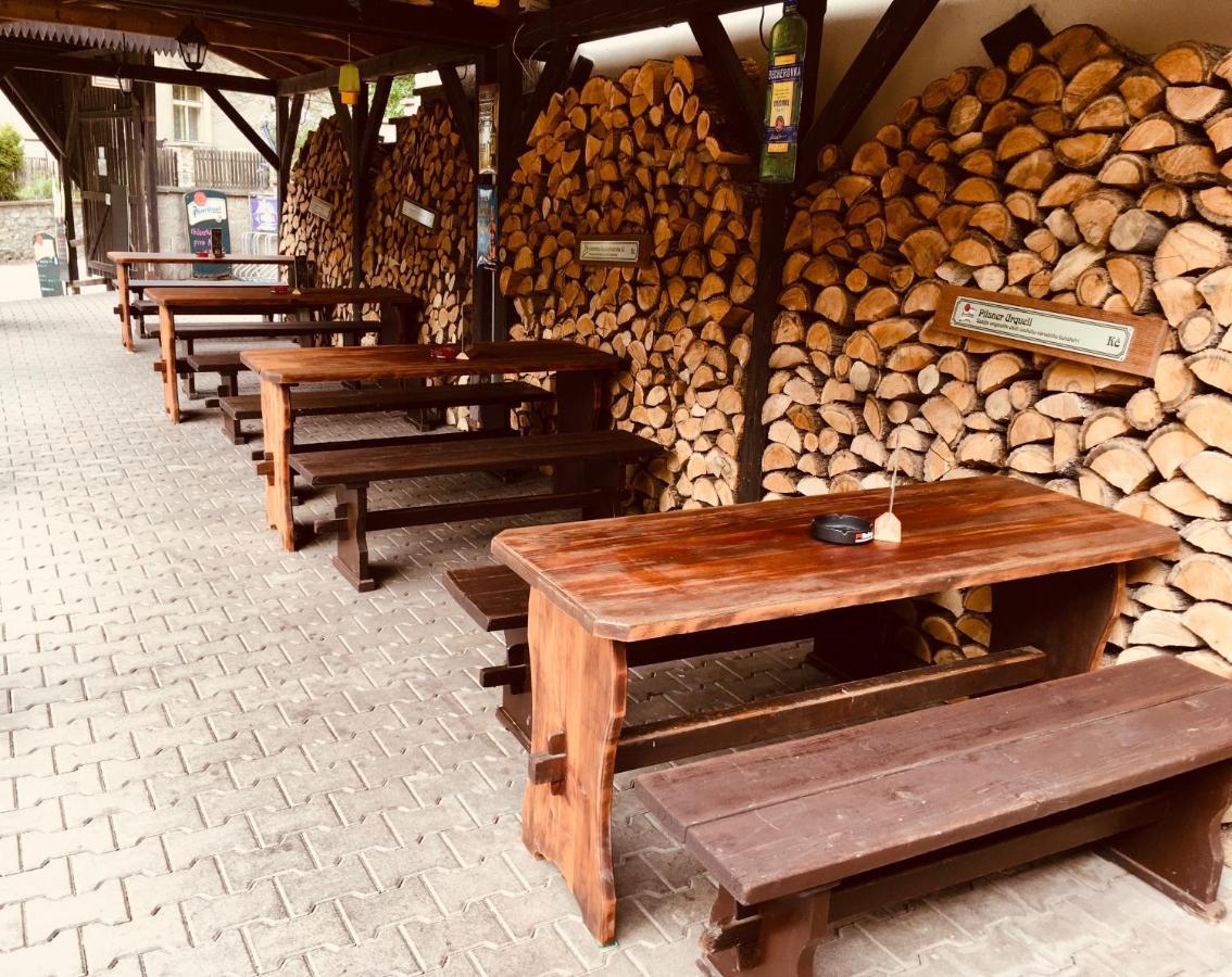 Restaurant A Penzion Pod Draci Skalou Karlštejn Dış mekan fotoğraf